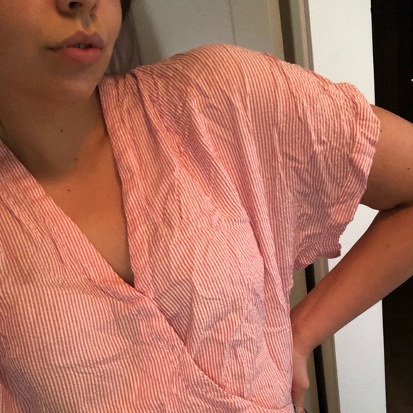 Seer sucker red and white blouse - Picture 2 of 4